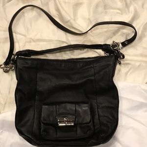Coach Black Leather Shoulder Bag. (Authentic)